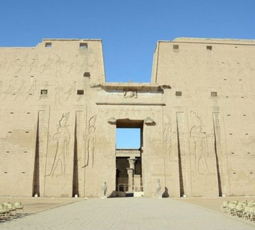 معبد حورس بإدفو – أعظم معابد العصر البطلمي