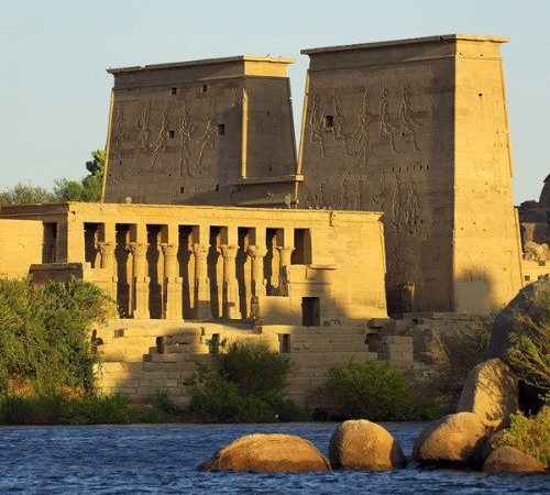 معبد فيلة: أسطورة إيزيس الخالدة على ضفاف النيل